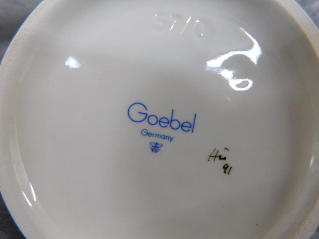 Goebel - M.I. Hummel - 3 pieces - #931 "Happy Past Time" - #663 "Little Thrifty" - 10
