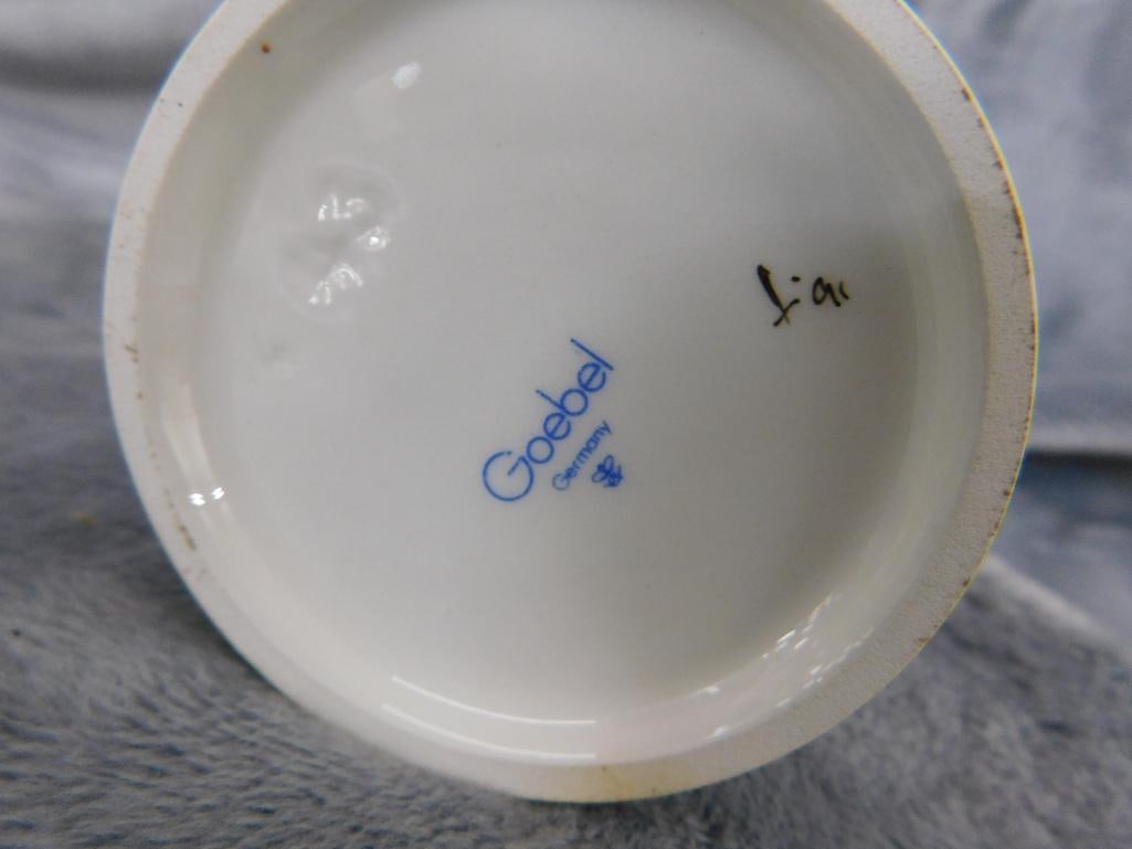 Goebel - M.I. Hummel - 4 Pieces - #837 "Home From Market" - #977 "Merry Wanderer" - 7