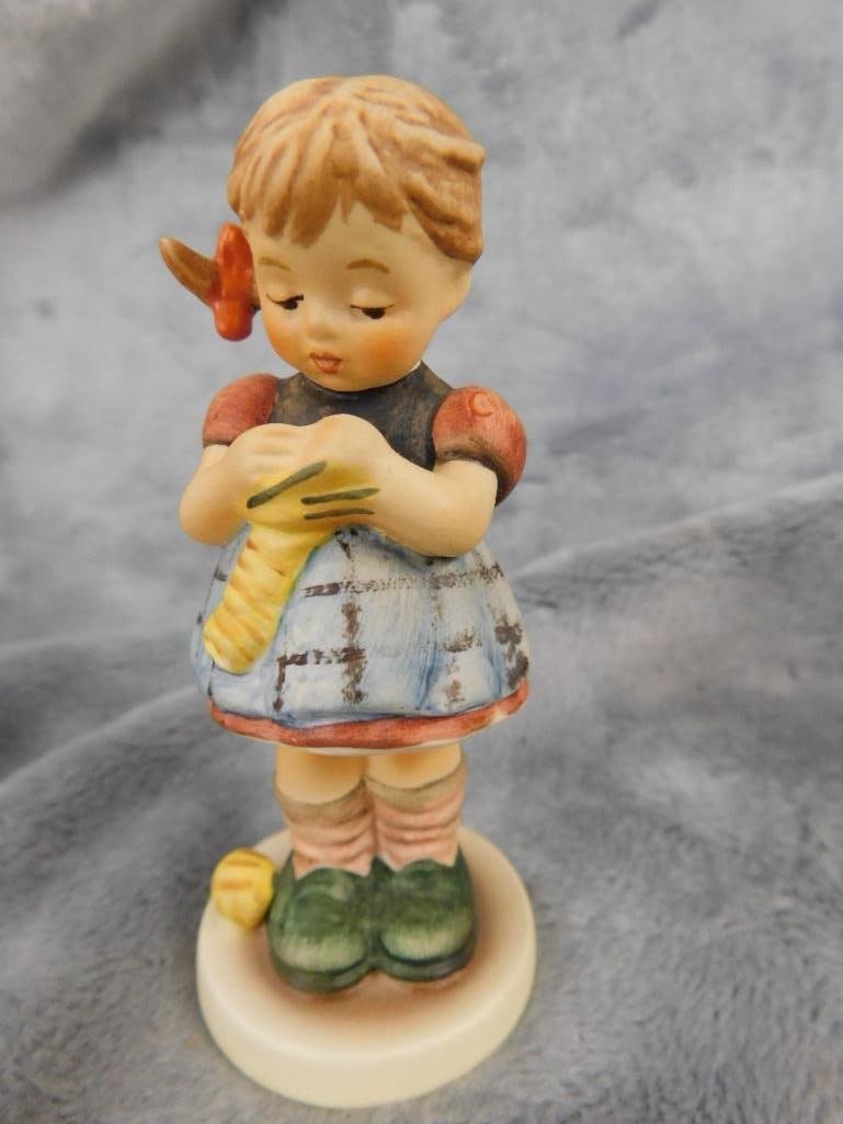 Goebel - M.I. Hummel - 5 Pieces - #143 "Sweet As Can Be" - #288 "Wash Day" - 11