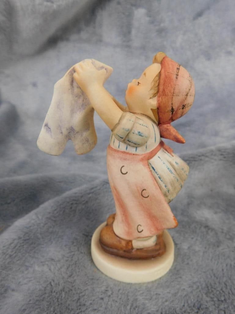 Goebel - M.I. Hummel - 5 Pieces - #143 "Sweet As Can Be" - #288 "Wash Day" - 14