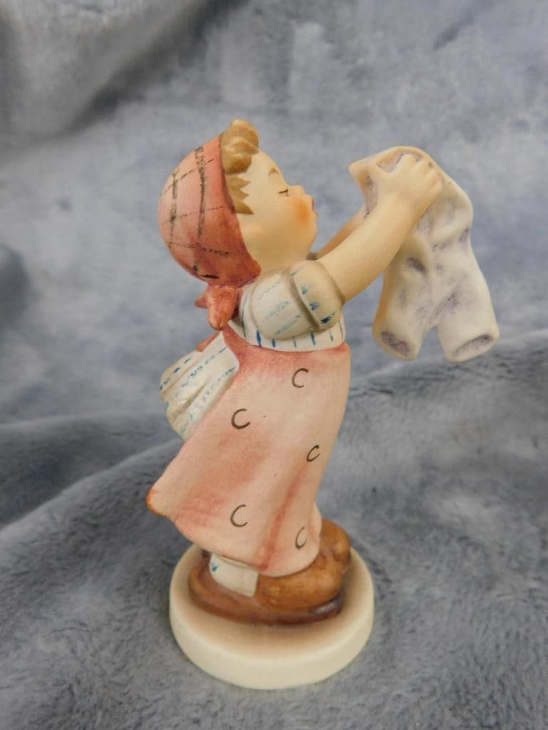 Goebel - M.I. Hummel - 5 Pieces - #143 "Sweet As Can Be" - #288 "Wash Day" - 15