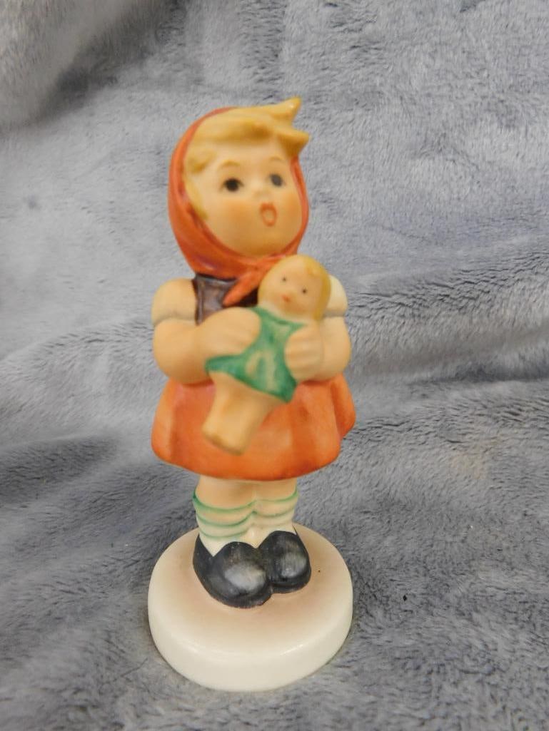 Goebel - M.I. Hummel - 5 Pieces - #143 "Sweet As Can Be" - #288 "Wash Day" - 2