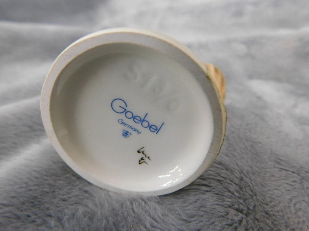 Goebel - M.I. Hummel - 5 Pieces - #143 "Sweet As Can Be" - #288 "Wash Day" - 7