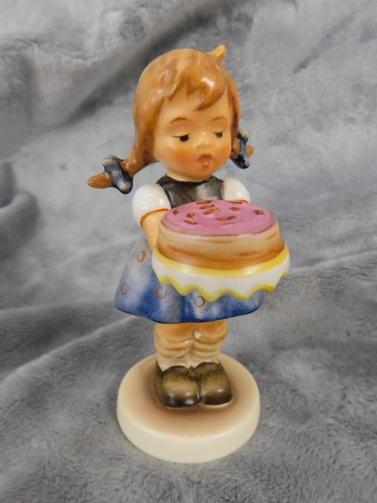 Goebel - M.I. Hummel - 5 Pieces - #143 "Sweet As Can Be" - #288 "Wash Day" - 8
