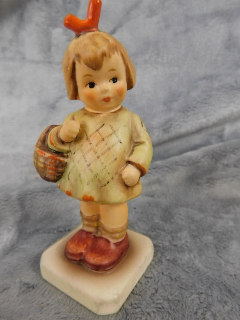 Goebel - M.I. Hummel - 4 Pieces - #111 " Wayside Harmony" - #2103 "Puppet Princess" - 8