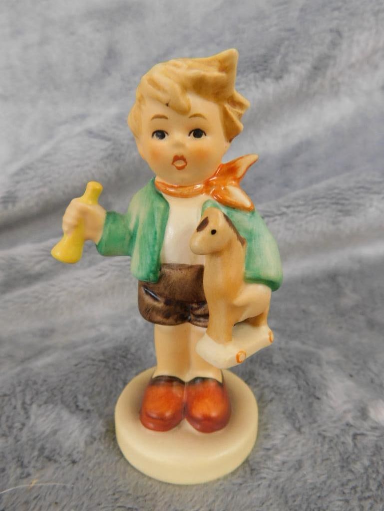 Goebel - M.I. Hummel - 4 Pieces - #239 "Girl with Nosegay" - #2052 "Pigtails" - 8
