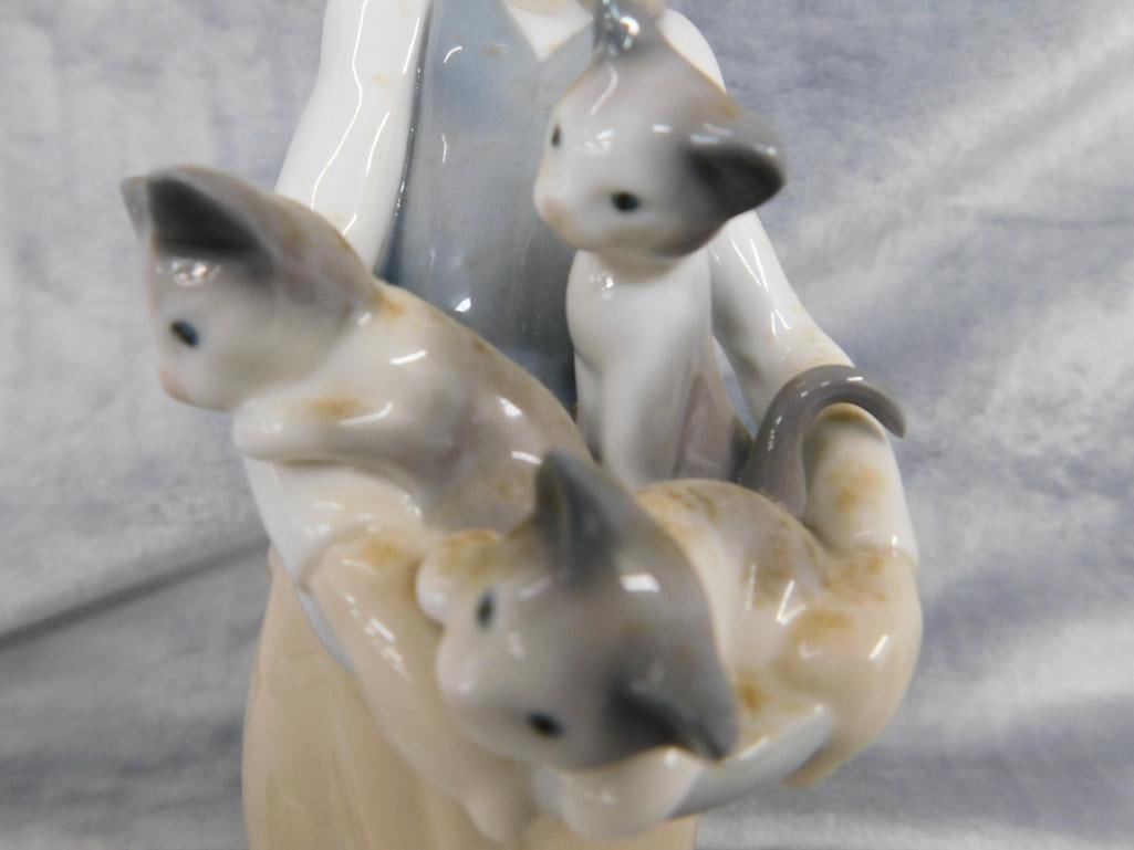 Lladro Porcelain Figure - #1309 - "Following Her Kittens" - 9.5" x 5" x 4" - 6