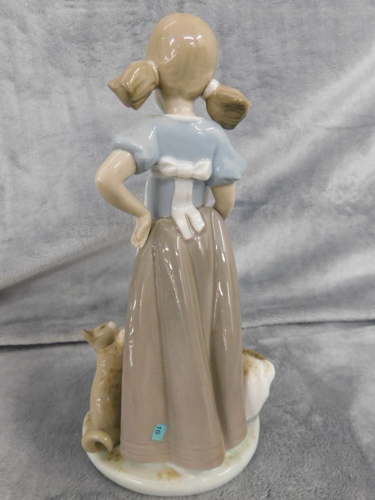 Lladro Porcelain Figure - #5232 - "Playful Kittens" - 8.25" x 4.5" x 3" - 3