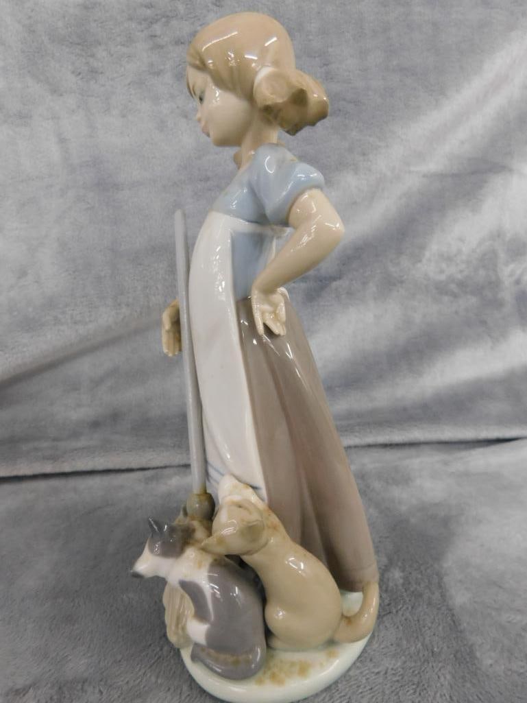 Lladro Porcelain Figure - #5232 - "Playful Kittens" - 8.25" x 4.5" x 3" - 4