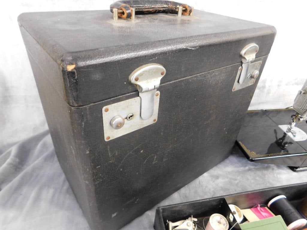 Vintage Black Singer Featherweight Sewing Machine - 13