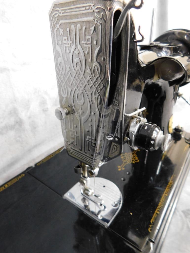 Vintage Black Singer Featherweight Sewing Machine - 14