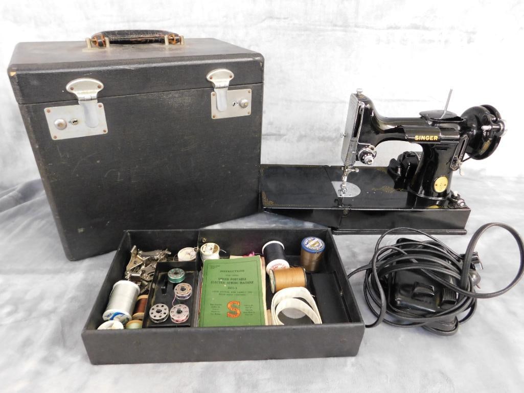 Vintage Black Singer Featherweight Sewing Machine - 15