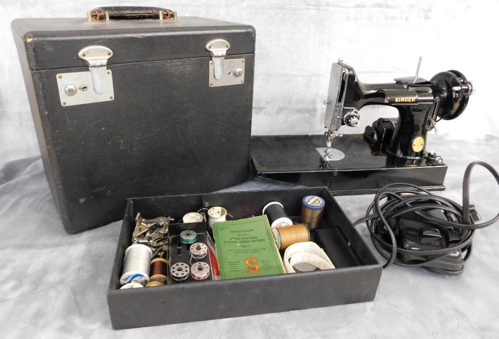 Vintage Black Singer Featherweight Sewing Machine (1 of 16)