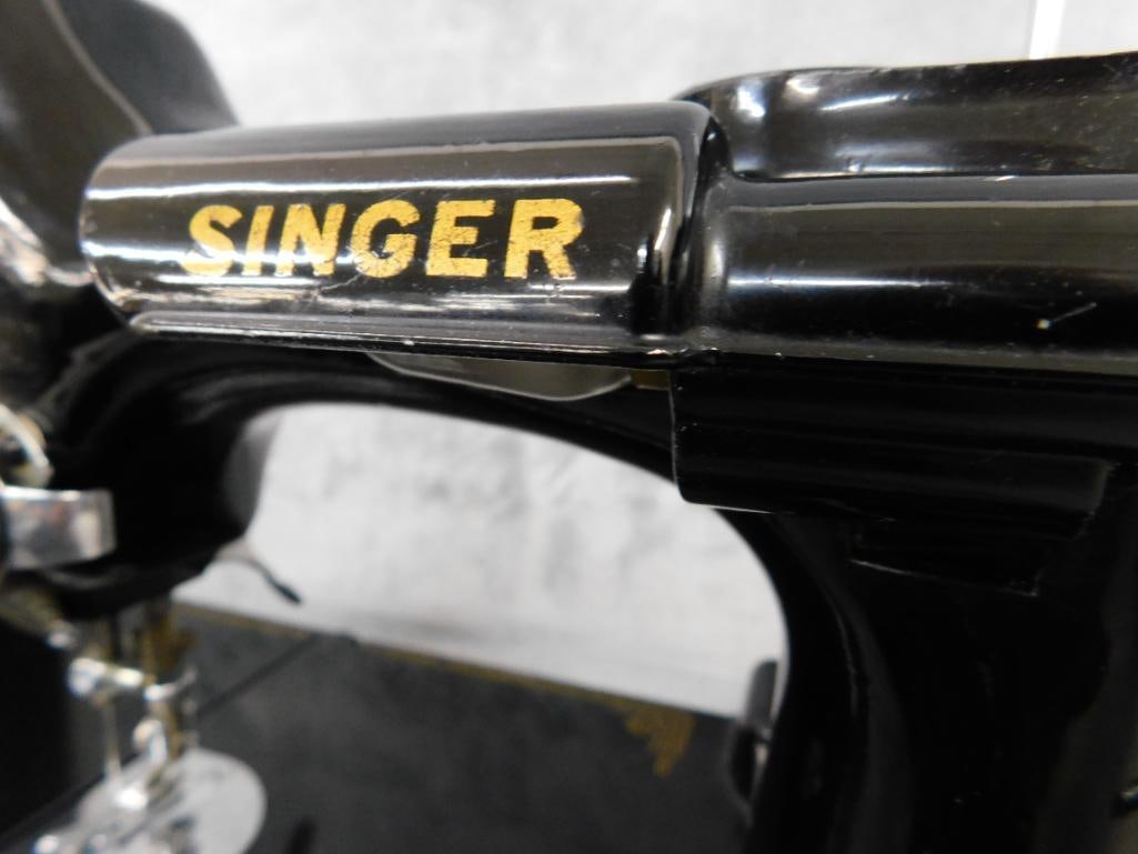 Vintage Black Singer Featherweight Sewing Machine - 5
