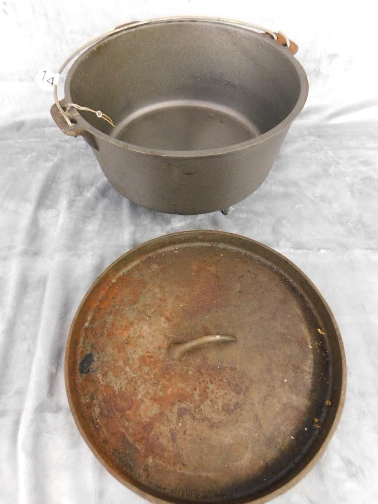 Stansport Cast Iron 8 Qt Dutch Oven - Footed - Lidded - 8.5" x 12.5" - 2