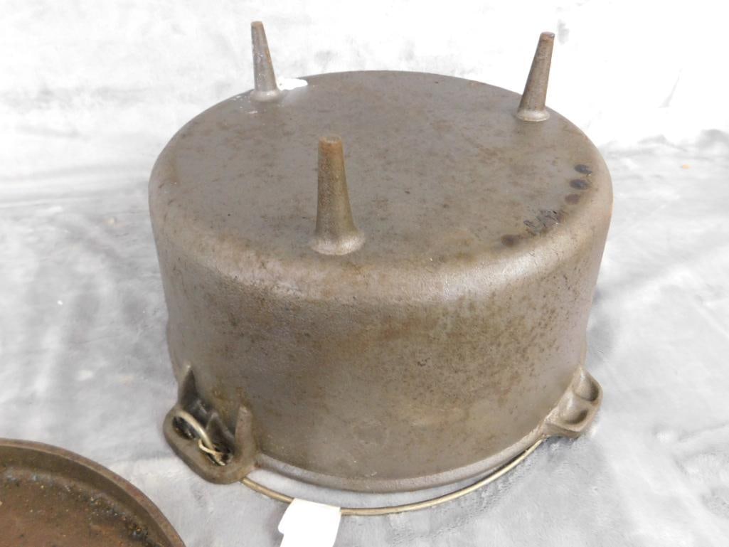 Stansport Cast Iron 8 Qt Dutch Oven - Footed - Lidded - 8.5" x 12.5" - 5