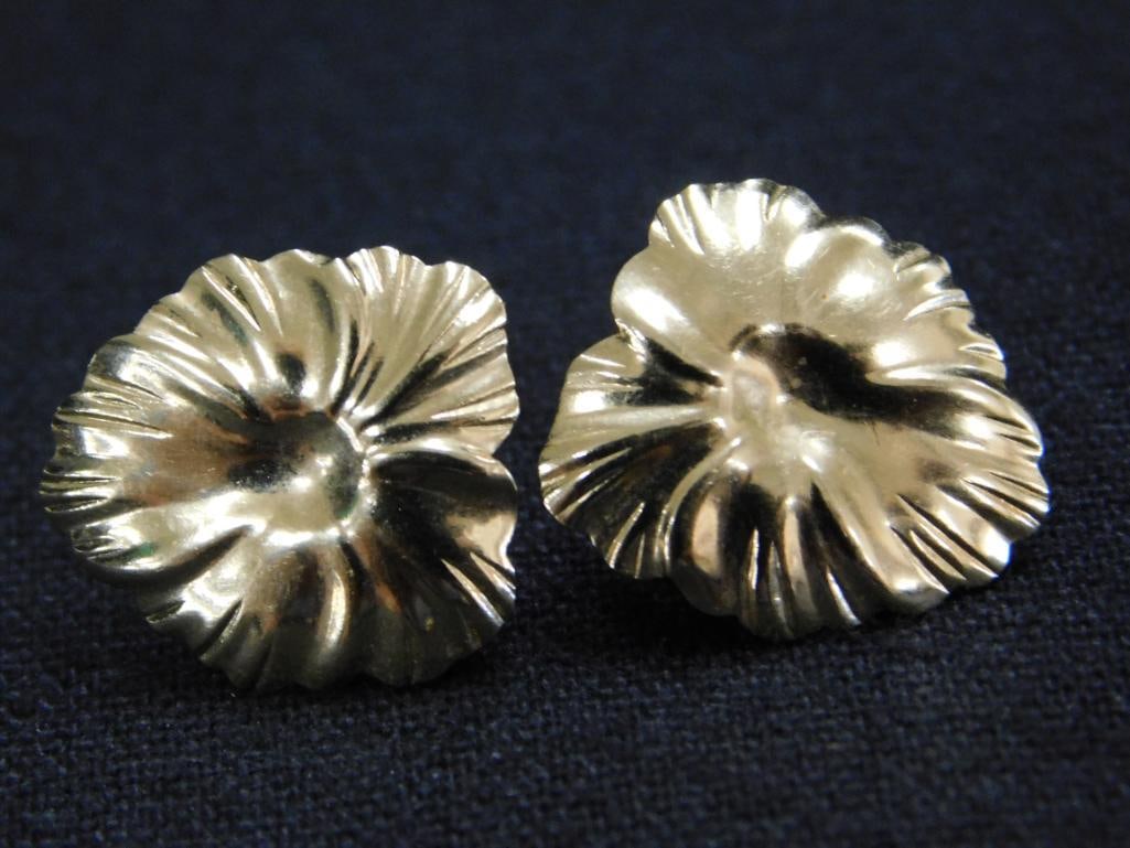 14K Yellow Gold - Pierced Leaf Earrings - .76 Grams - 5