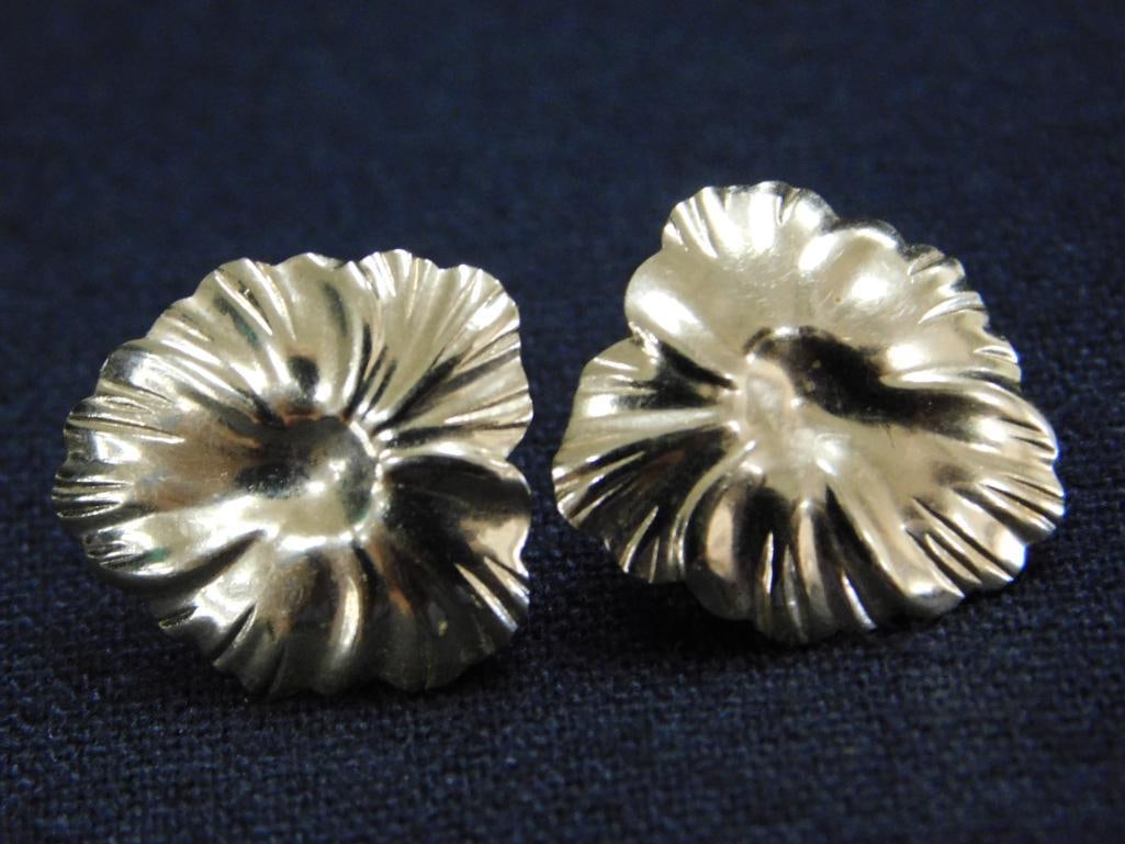 14K Yellow Gold - Pierced Leaf Earrings - .76 Grams - 6