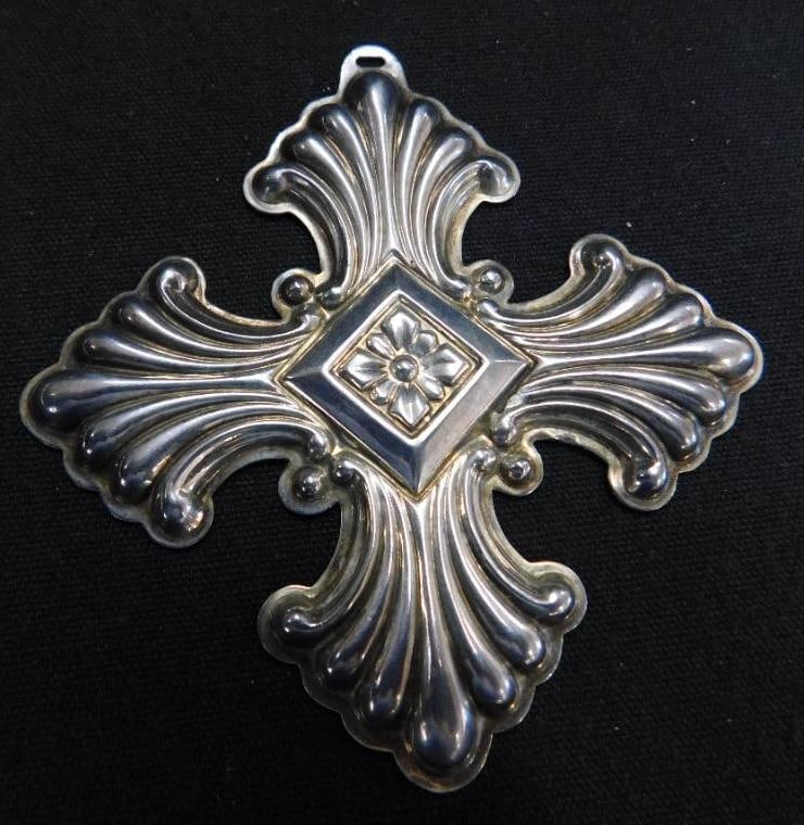 Sterling Silver - 1973 Reed and Barton Cross Ornament - 16.56 Grams (1 of 6)