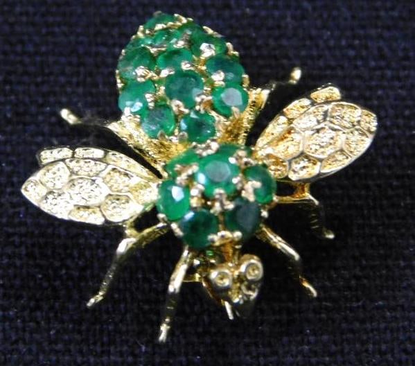 14K Yellow Gold and Emerald Bee Pin - 2.61 Grams TW - 2