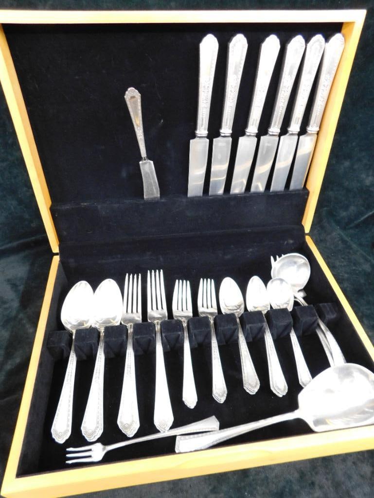 36 Piece Holmes and Edwards Silver Plate Flatware Set - Wood Case - 12