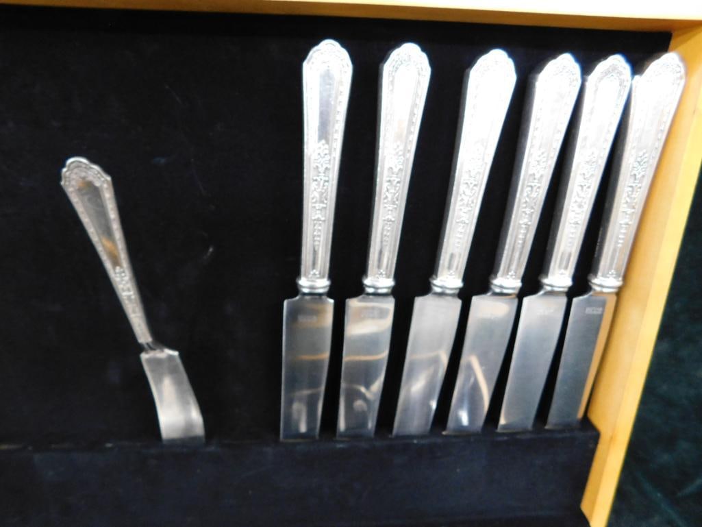 36 Piece Holmes and Edwards Silver Plate Flatware Set - Wood Case - 3