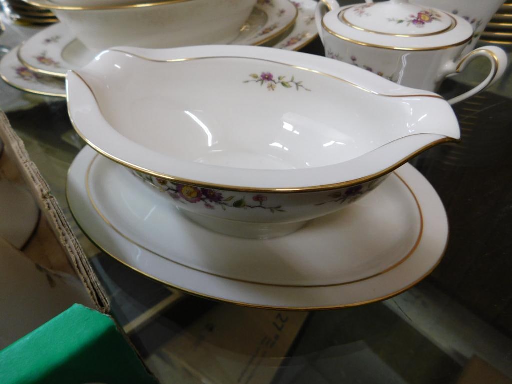 104 piece Noritake China Set - Asian Song Pattern - Service For At Least 12 - 12