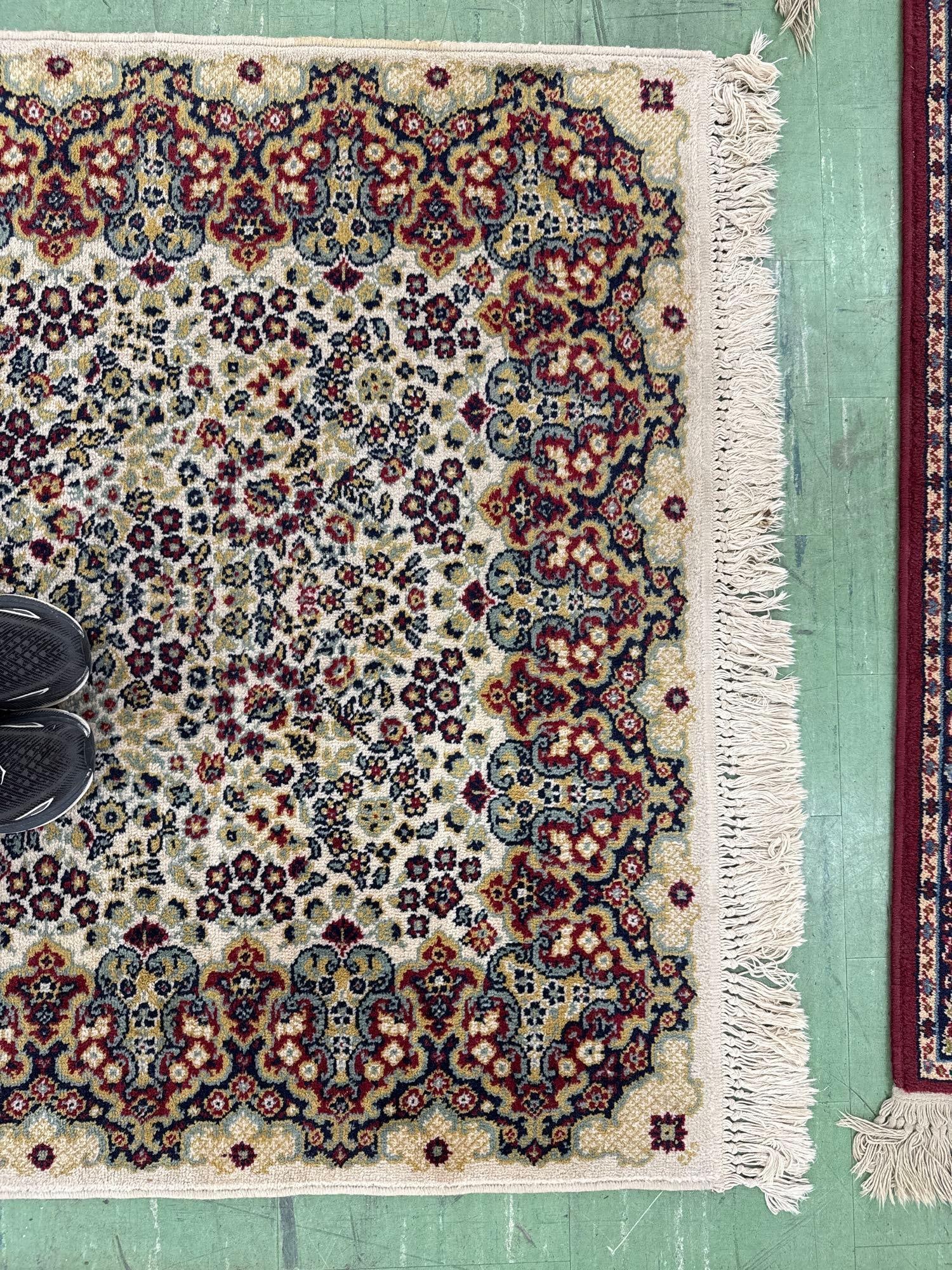 Area size wool rug - 3