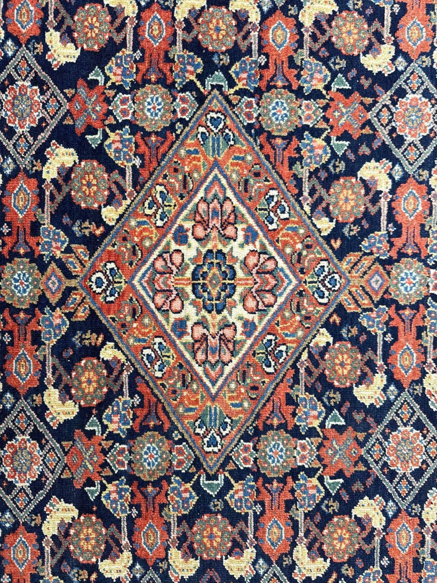 Area size Persian wool rug - 6'3" x 4'10" - 2