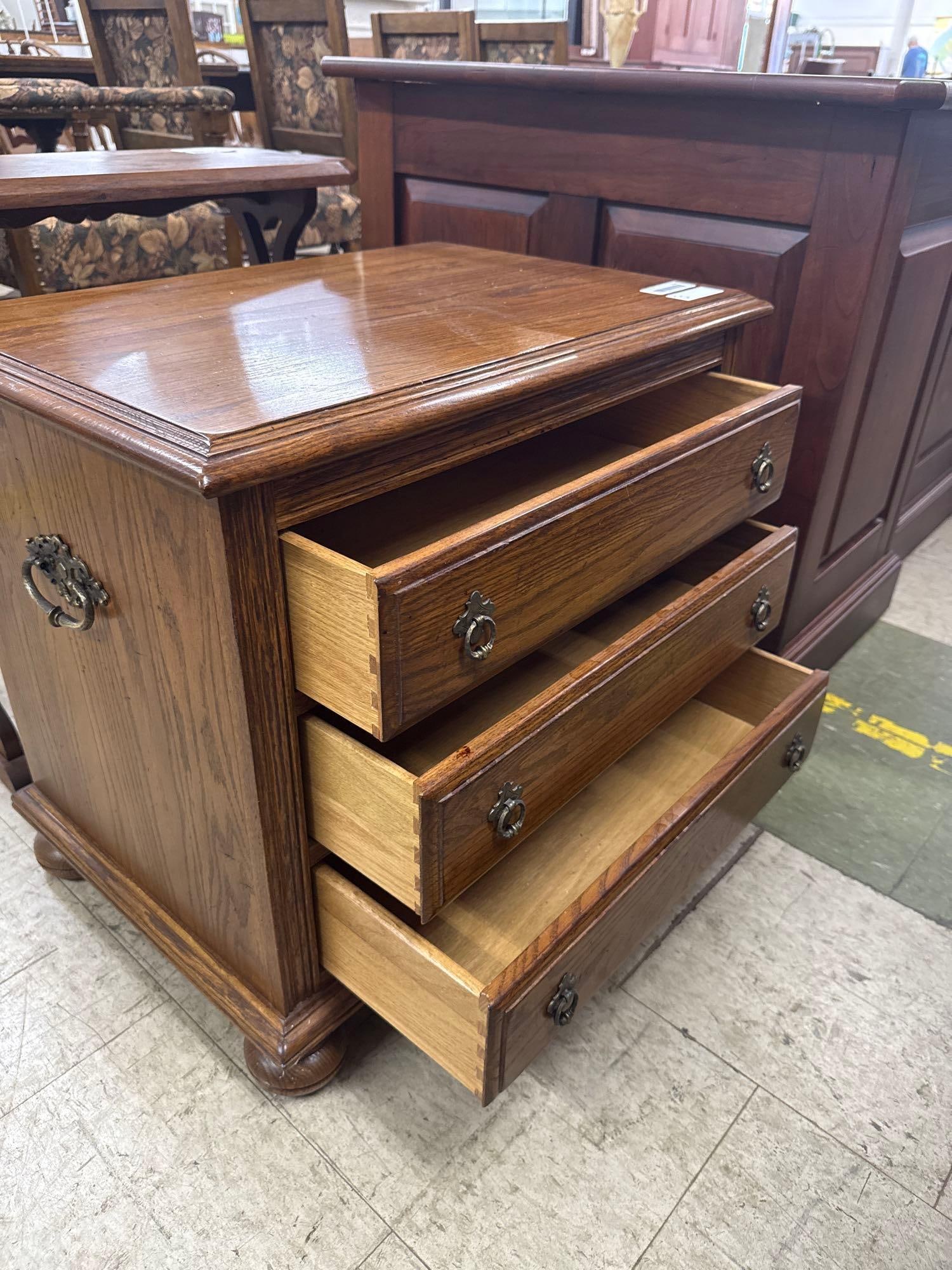 Ethan Allen three drawer bed stand - 3