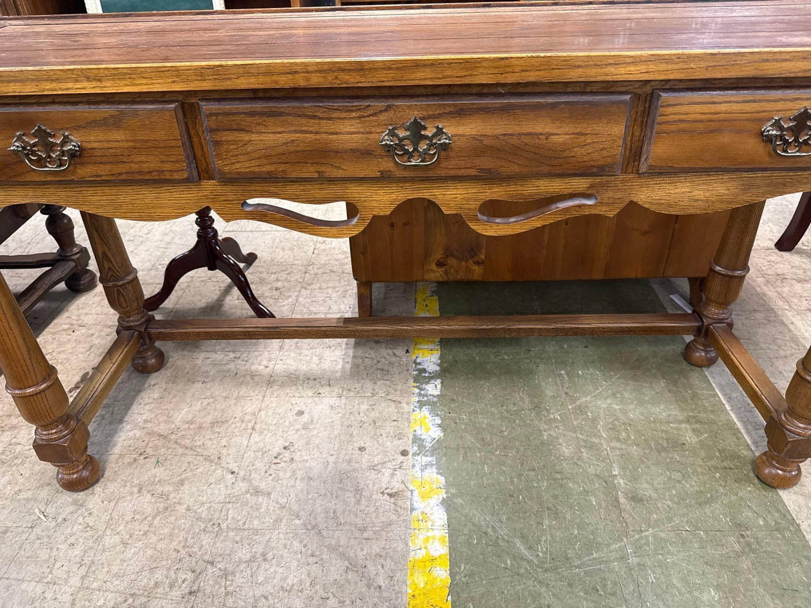 Oak living room table with three drawers - 4