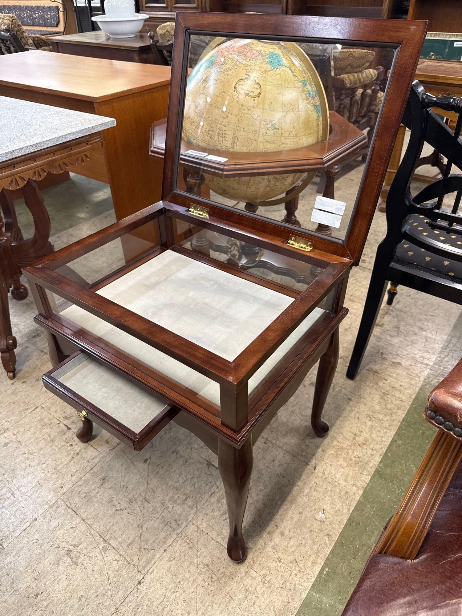 Glass display table with one drawer - 2
