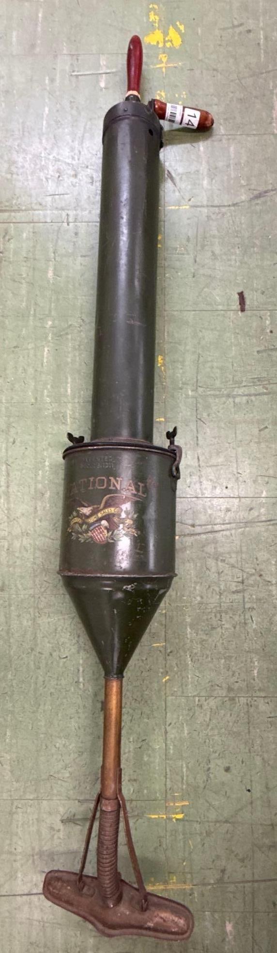 antique vacuum cleaner (1 of 5)