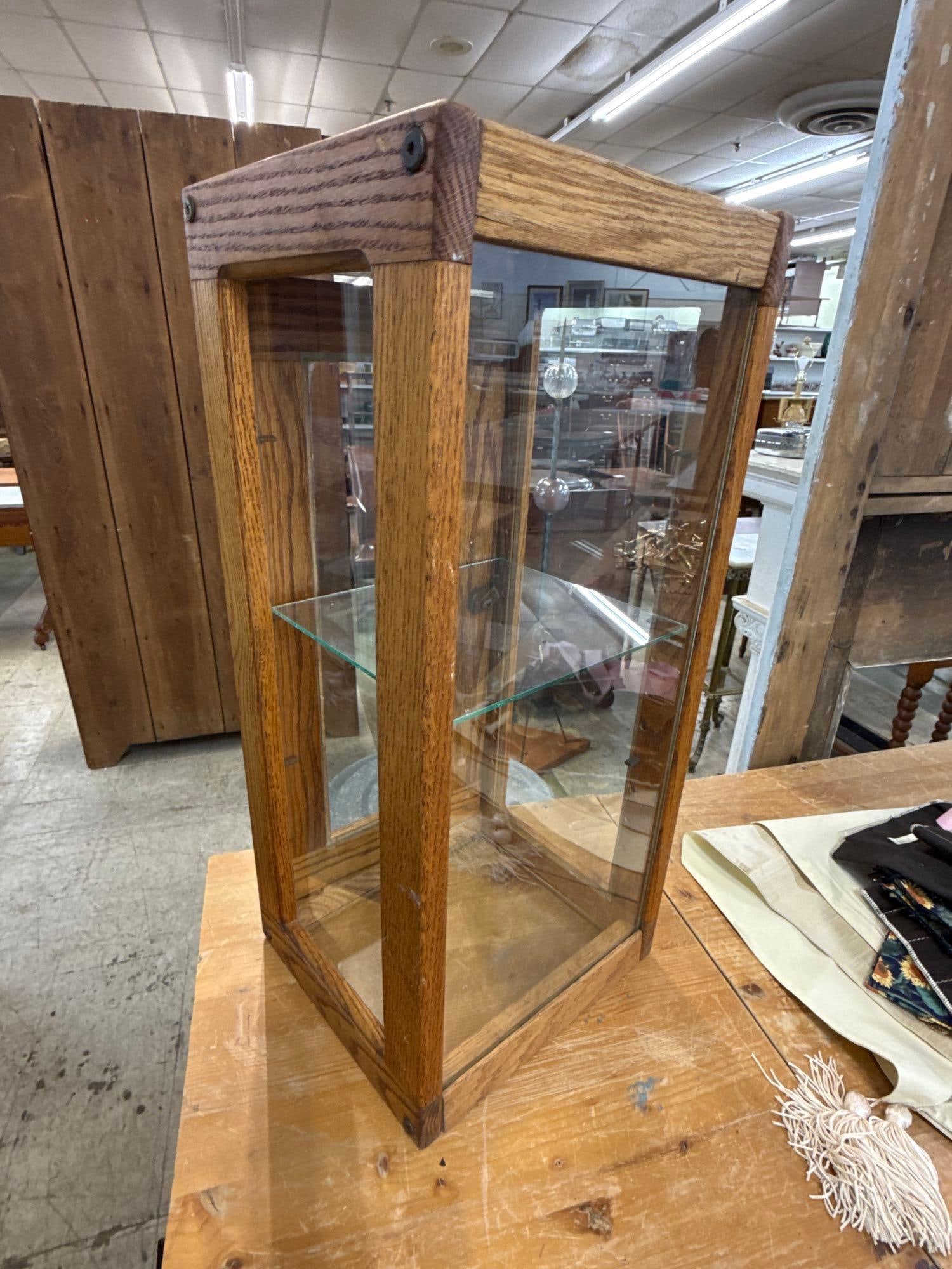 Oak display case with key - 4