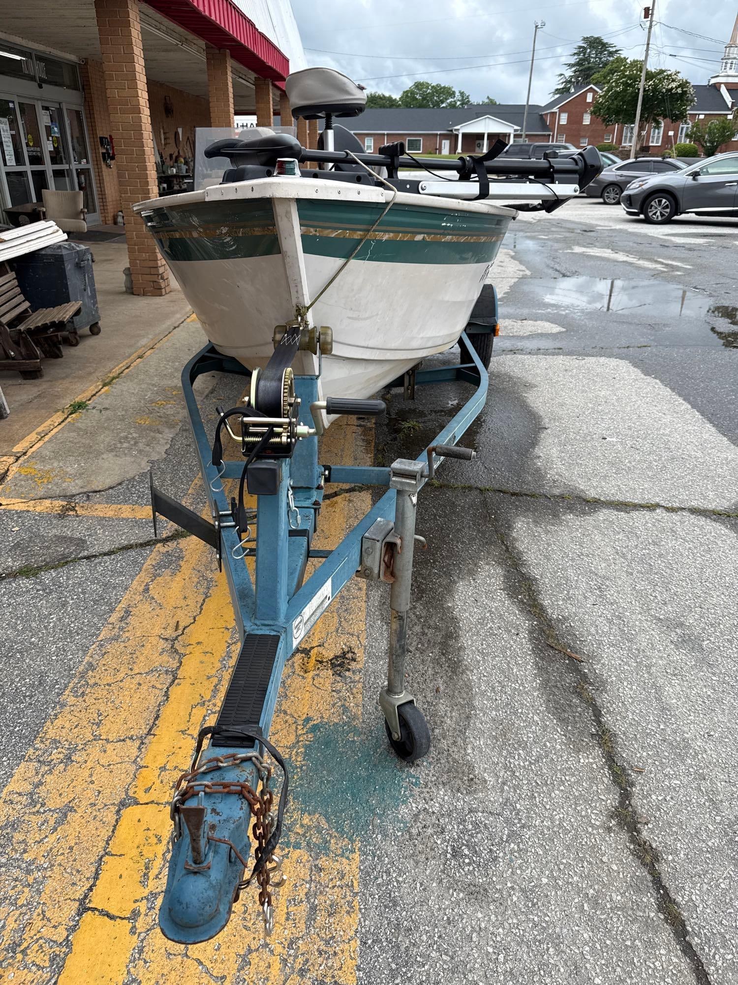 Crest Liner 16AUF model aluminum boat and trailer, 2018 Suzuki 60 hp 4 stroke motor. runs - 2