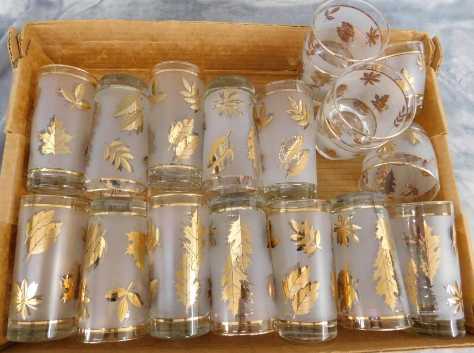 Group of 18 Mid Century Gold Highlighted Glasses - 4 Rocks - 14 Tumblers: See Photos For Condition and Details