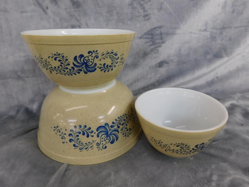 Pyrex - Homestead Pattern - 3 Mixing Bowls - 5.75" - 7.25" - 9" - 10