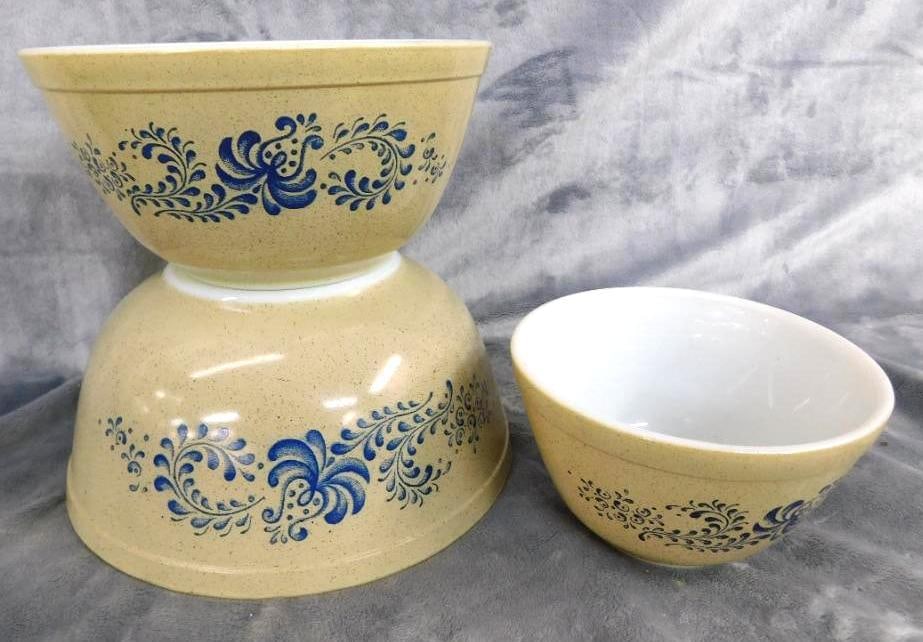 Pyrex - Homestead Pattern - 3 Mixing Bowls - 5.75" - 7.25" - 9" (1 of 10)