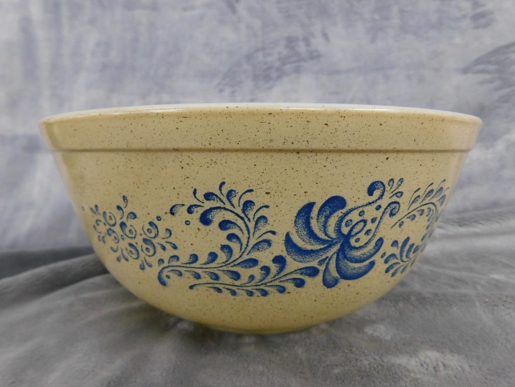 Pyrex - Homestead Pattern - 3 Mixing Bowls - 5.75" - 7.25" - 9" - 2