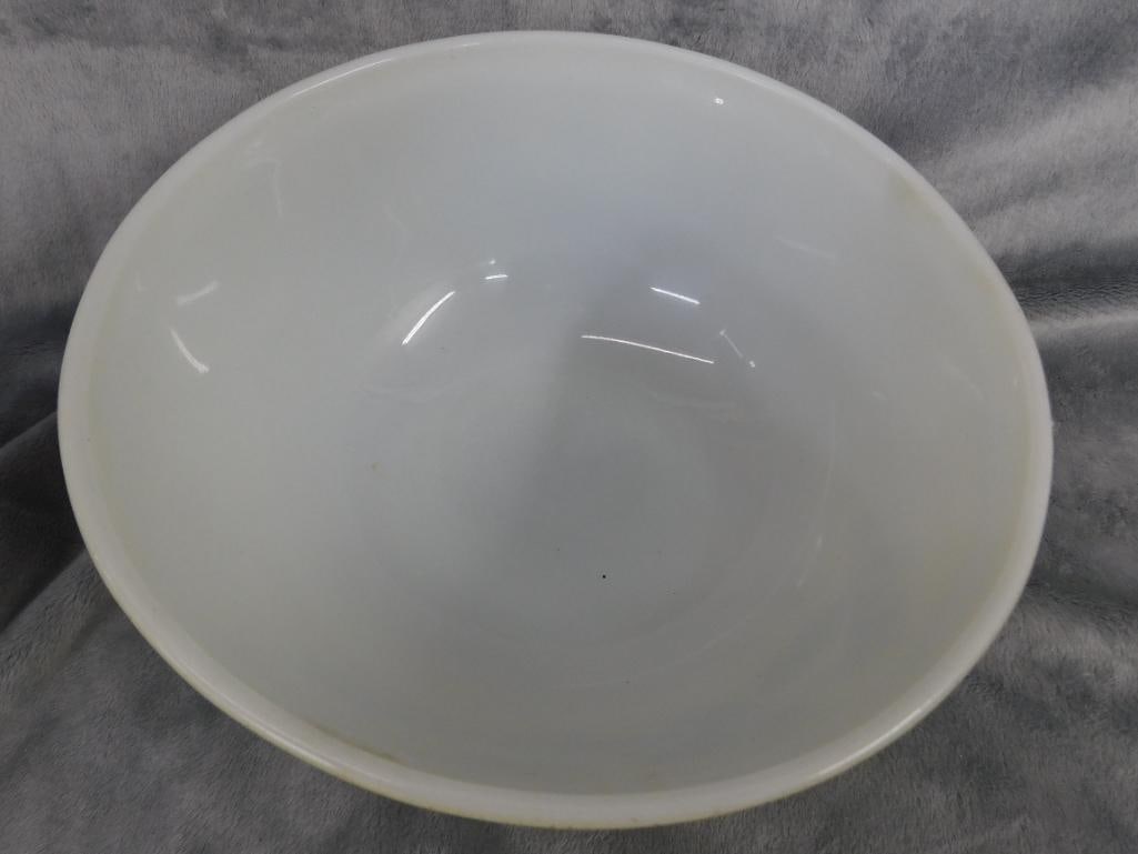 Pyrex - Homestead Pattern - 3 Mixing Bowls - 5.75" - 7.25" - 9" - 3