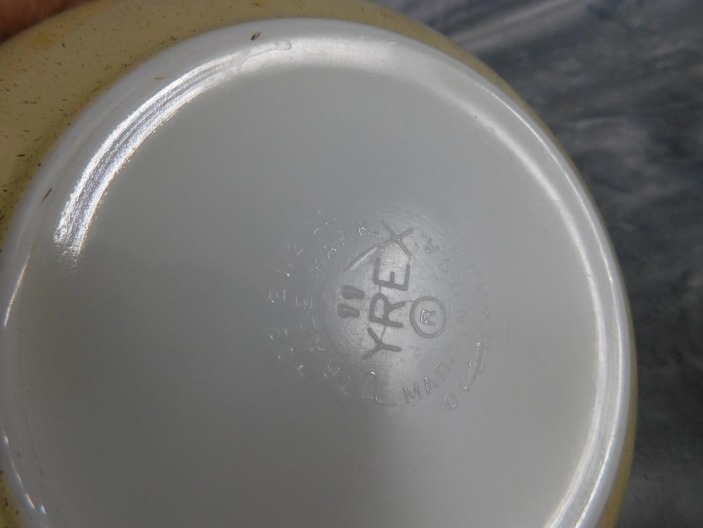 Pyrex - Homestead Pattern - 3 Mixing Bowls - 5.75" - 7.25" - 9" - 4
