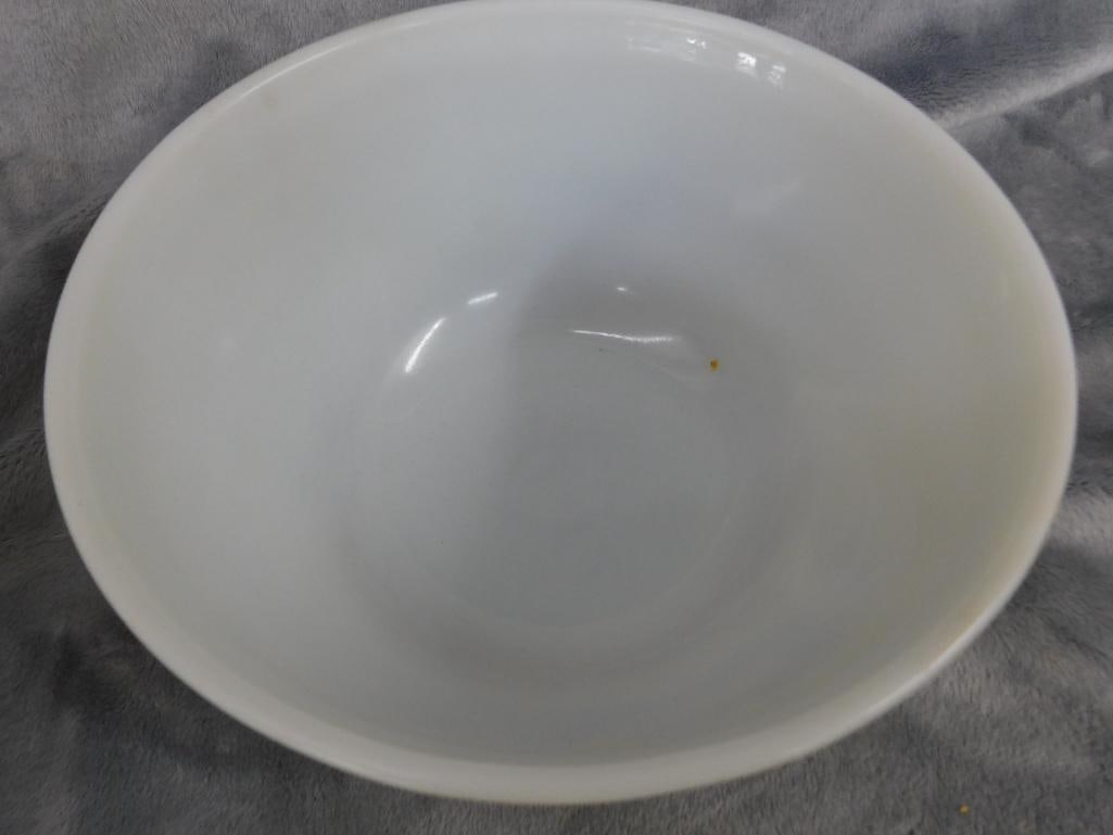 Pyrex - Homestead Pattern - 3 Mixing Bowls - 5.75" - 7.25" - 9" - 6