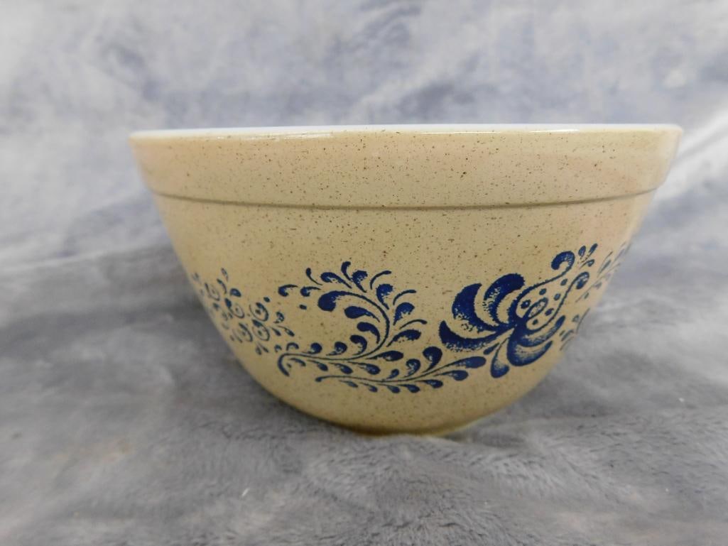 Pyrex - Homestead Pattern - 3 Mixing Bowls - 5.75" - 7.25" - 9" - 7