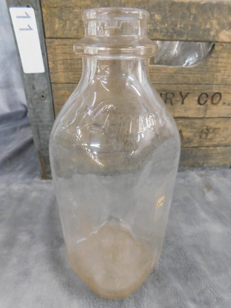 Vintage Virginia Dairy Co. Wood Milk Crate with 12 Biltmore Dairy Milk Bottles - 9