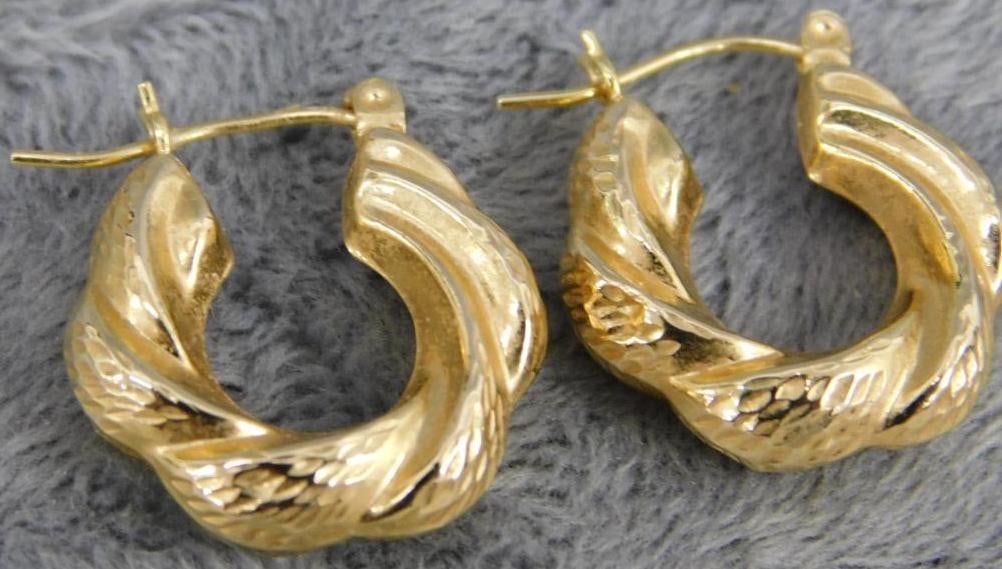 14K Yellow Gold - Fancy Hoop Pierced Earrings - 2.22 Grams: See Photos For Condition and Details