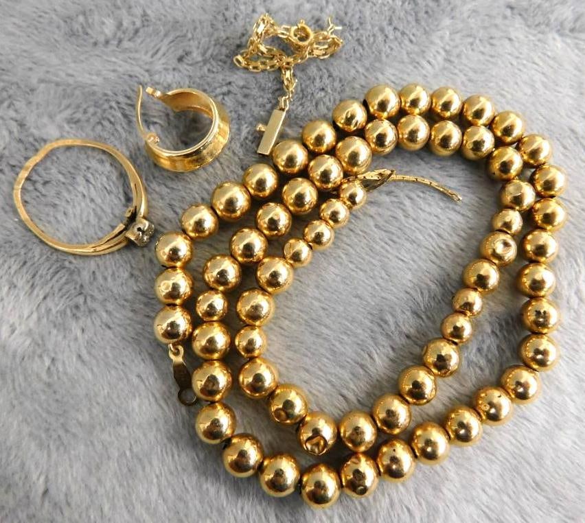 14K Yellow Gold - Scrap - 10.8 Grams TW: See Photos For Condition and Details
