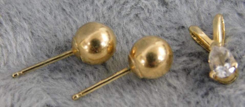 14K Yellow Gold - Pierced Ball Earrings - No Ear Nuts - Pendant with Clear Stone - .98 Grams TW (1 of 8)