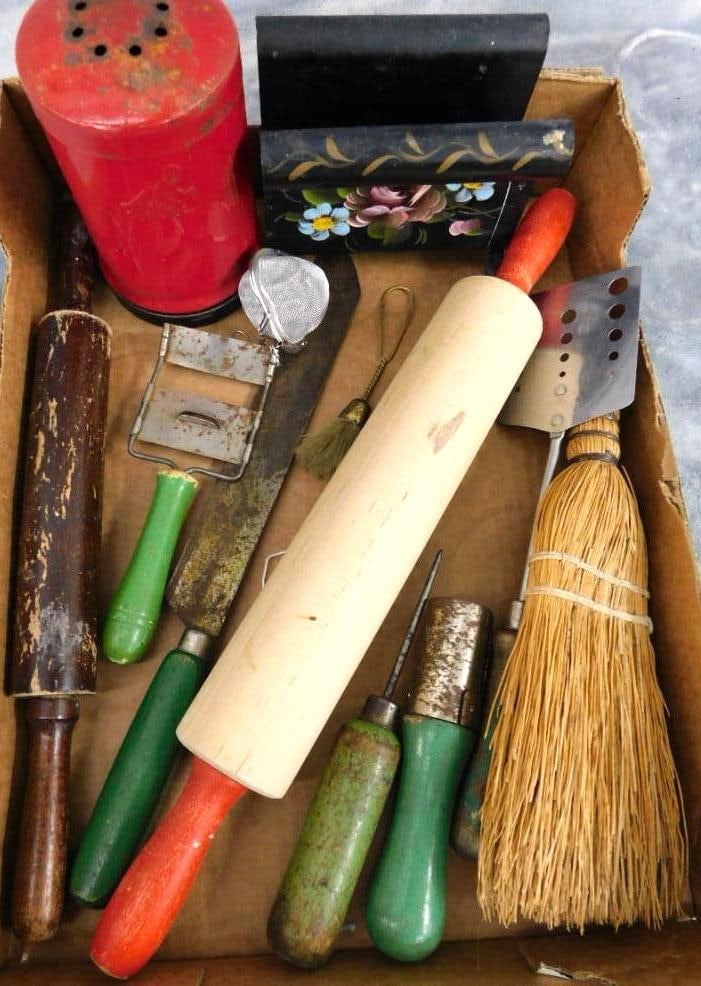 Box Lot - Misc. Vintage Kitchen Pieces: See Photos For Condition and Details