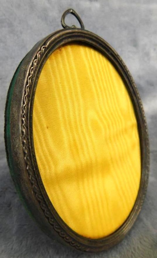 Sterling Silver - Oval Picture Frame - 18.9 Grams of Silver: See Photos For Condition and Details