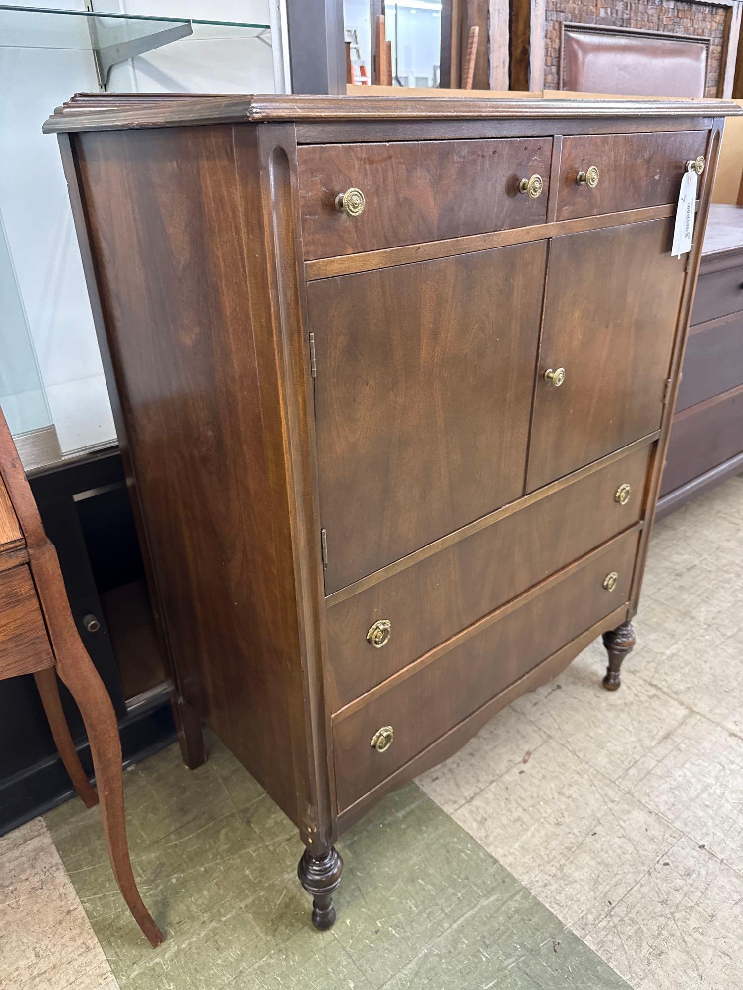 vintage gentlemans chest - 4